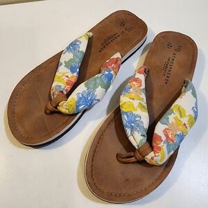 Atmosphere Swim a d Beach Floral Sandals size 7-8